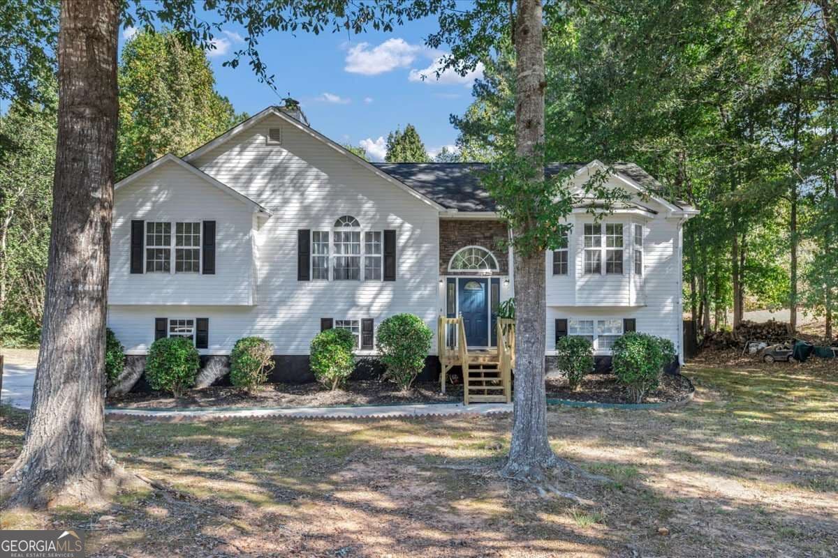 4 bedroom, 3 bathroom, 2,050 sq ft single family residence for sale at 2616 Chesterbrooke Drive, Lithia Springs, GA 30122