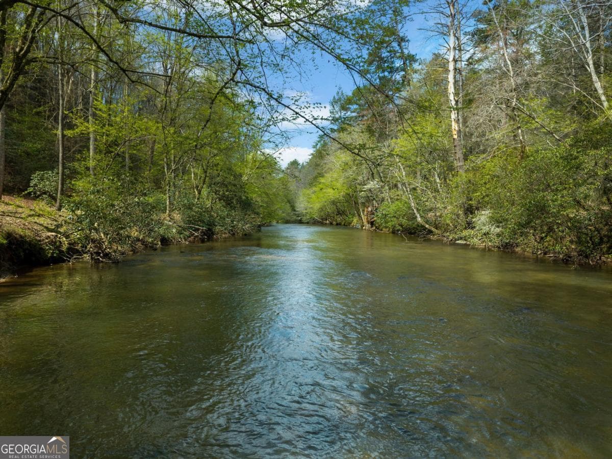 4 bedroom, 3.5 bathroom, 3,524 sq ft cabin,single family residence for sale at 40 Graham Court, Ellijay, GA 30540 — photo 2
