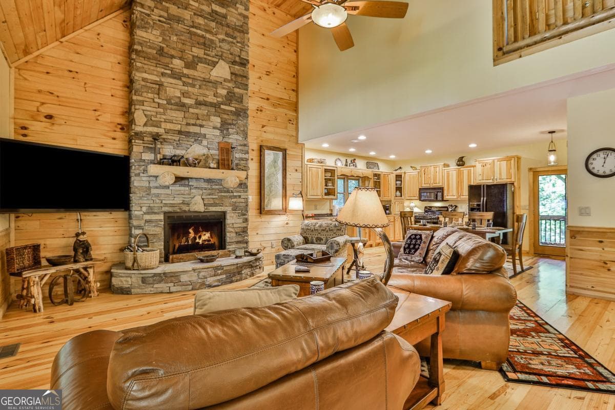 4 bedroom, 3.5 bathroom, 3,524 sq ft cabin,single family residence for sale at 40 Graham Court, Ellijay, GA 30540 — photo 6