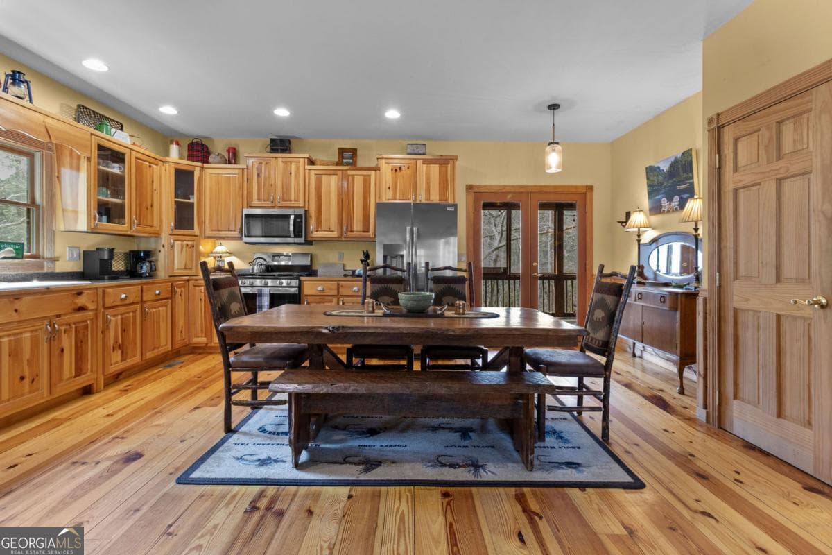 4 bedroom, 3.5 bathroom, 3,524 sq ft cabin,single family residence for sale at 40 Graham Court, Ellijay, GA 30540 — photo 10