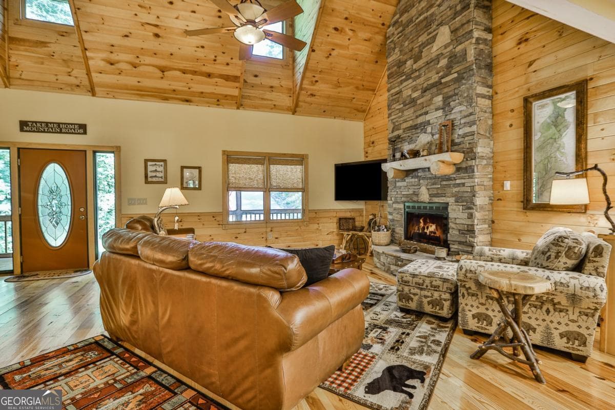 4 bedroom, 3.5 bathroom, 3,524 sq ft cabin,single family residence for sale at 40 Graham Court, Ellijay, GA 30540 — photo 8