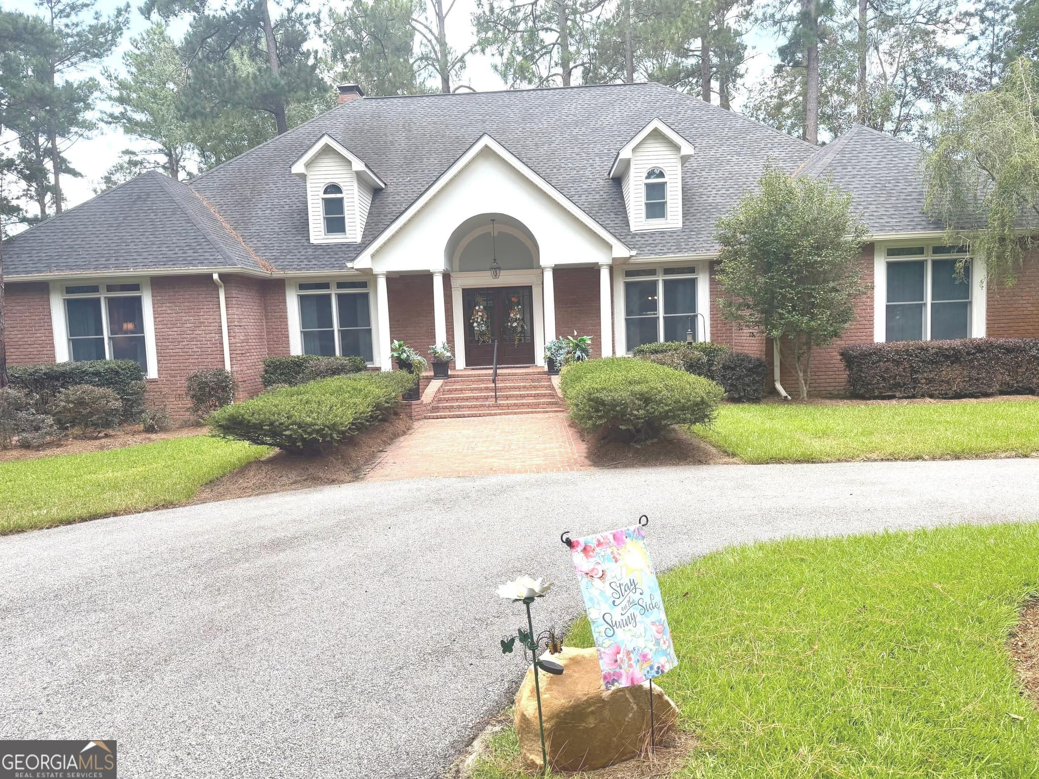 3 bedroom, 3.5 bathroom, 3,411 sq ft single family residence for sale at 265 N Main Street, Reidsville, GA 30453 — photo 2