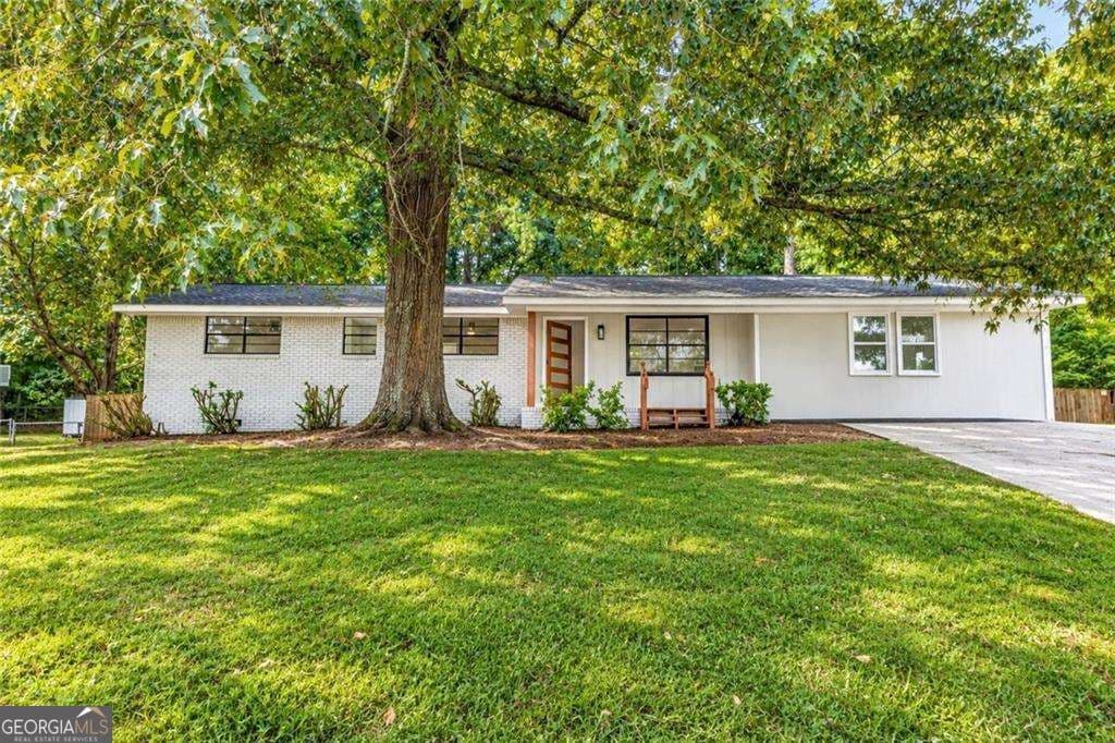 3 bedroom, 2 bathroom, 1,664 sq ft single family residence for sale at 6065 Yucca Drive, Douglasville, GA 30135 — photo 1 of 16
