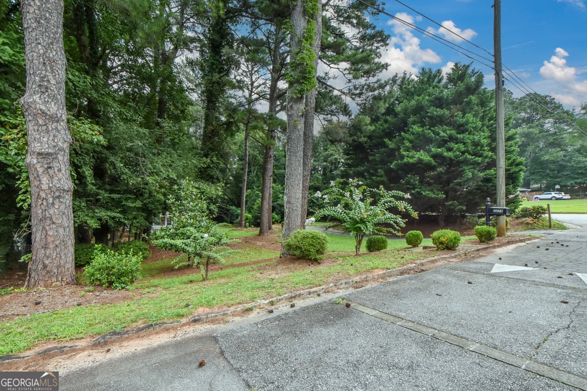 2 bedroom, 1 bathroom, 696 sq ft single family residence for sale at 3274 Fern Drive, Tucker, GA 30084 — photo 4