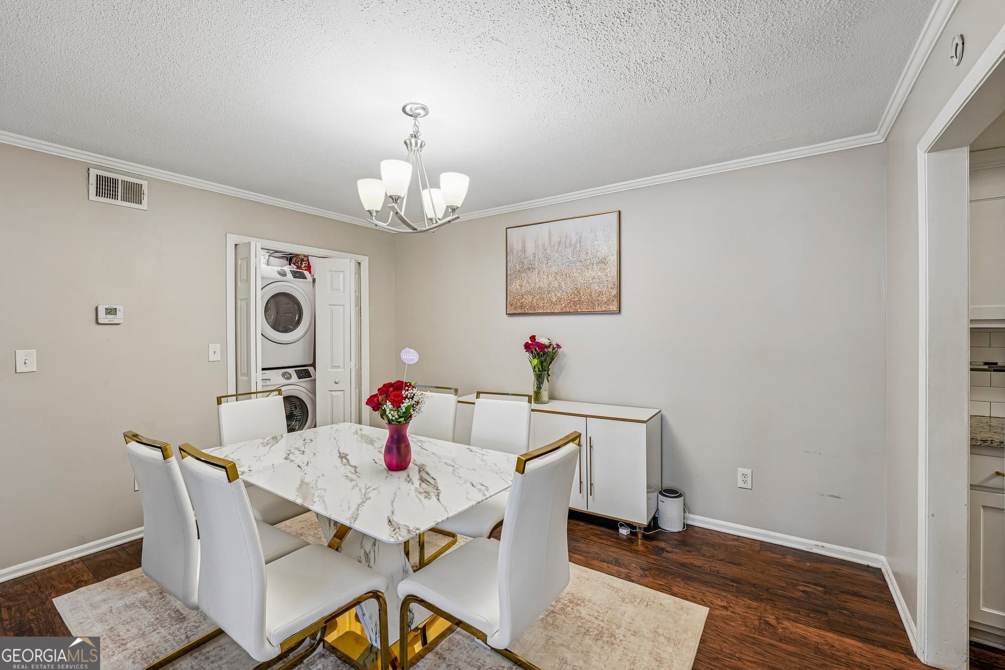 3 bedroom, 2 bathroom, 1,469 sq ft condominium for sale at 6851 Roswell Road, Sandy Springs, GA 30328 — photo 9