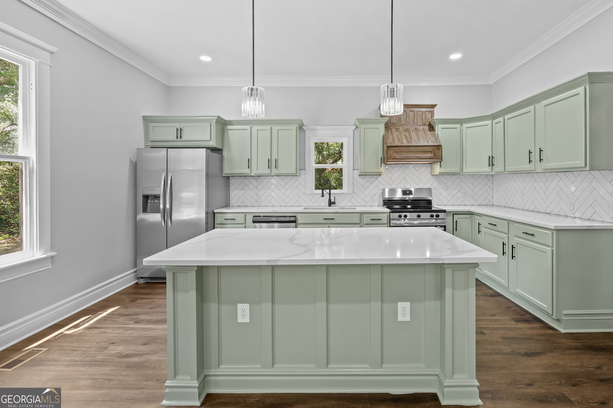 6 bedroom, 3.5 bathroom, 4,428 sq ft single family residence for sale at 674 Dunlevie Road, Allenhurst, GA 31301 — photo 3