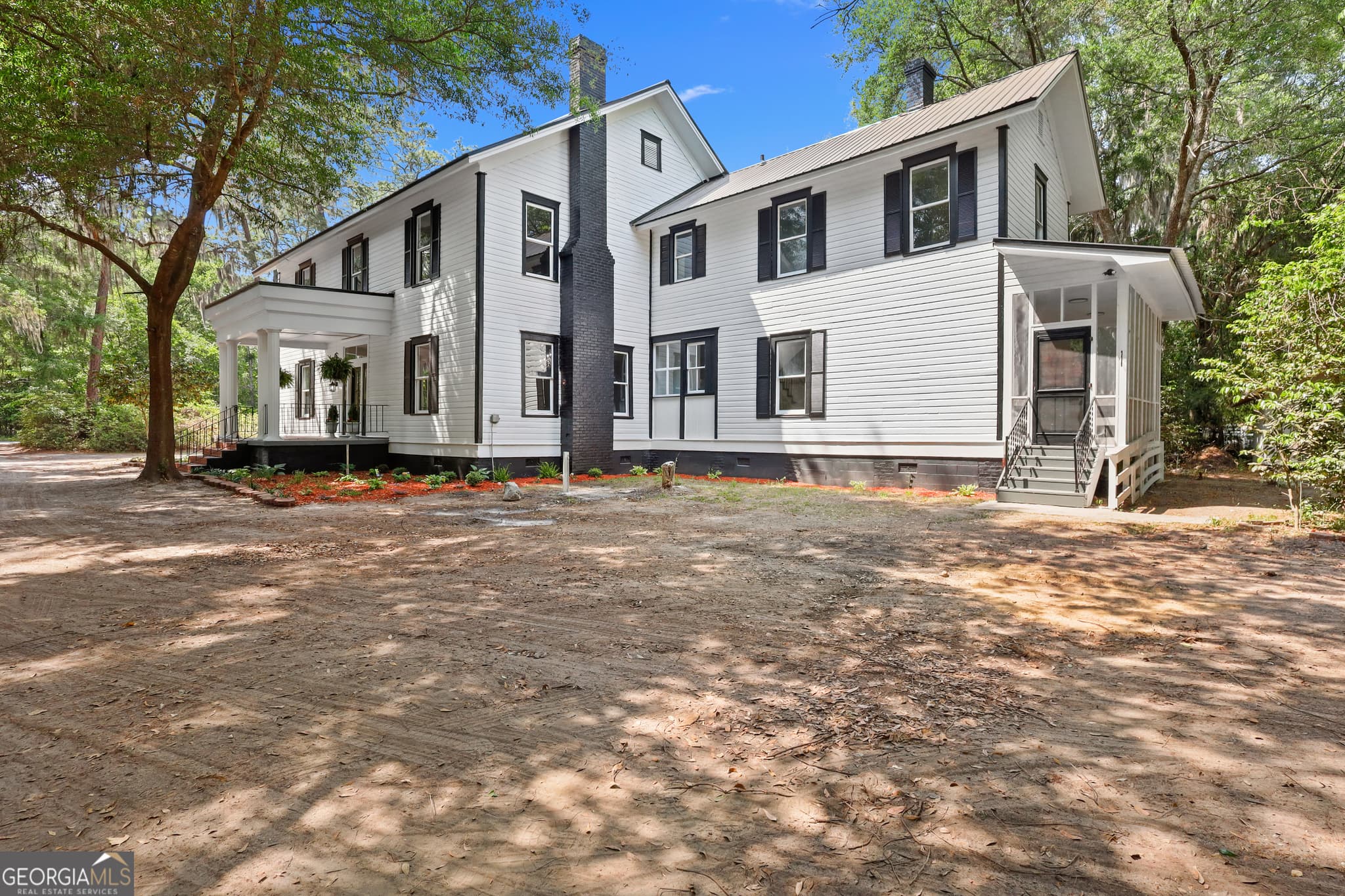 6 bedroom, 3.5 bathroom, 4,428 sq ft single family residence for sale at 674 Dunlevie Road, Allenhurst, GA 31301 — photo 1 of 41