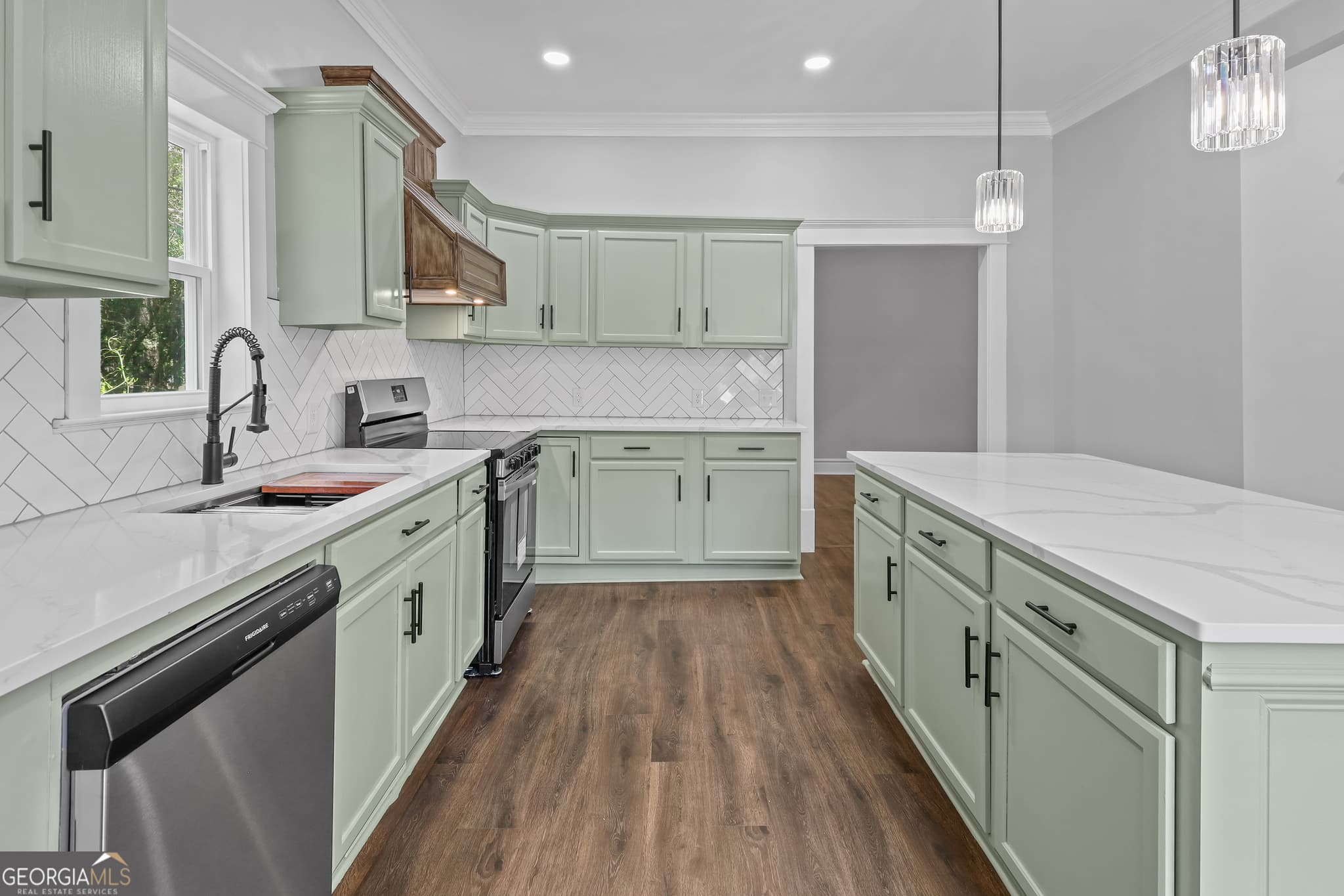 6 bedroom, 3.5 bathroom, 4,428 sq ft single family residence for sale at 674 Dunlevie Road, Allenhurst, GA 31301 — photo 5