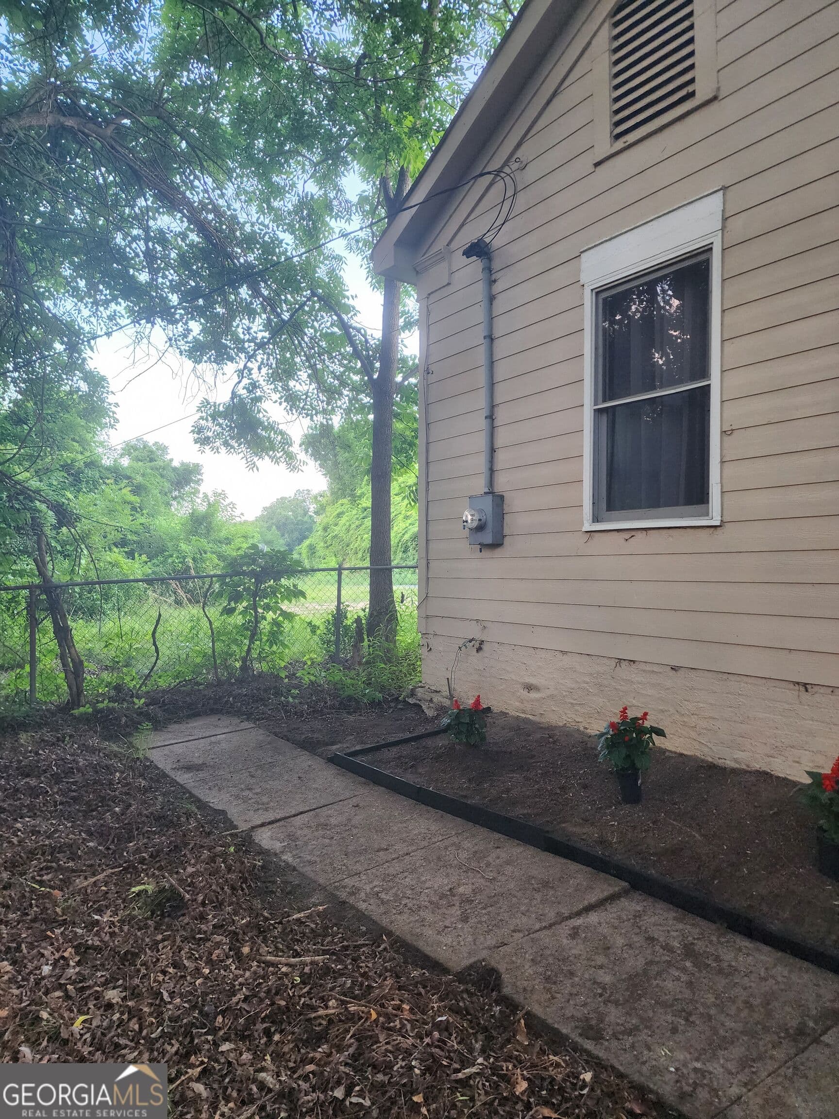 2 bedroom, 1 bathroom, 1,160 sq ft single family residence for sale at 200 Cave Spring Street, Rome, GA 30161 — photo 6