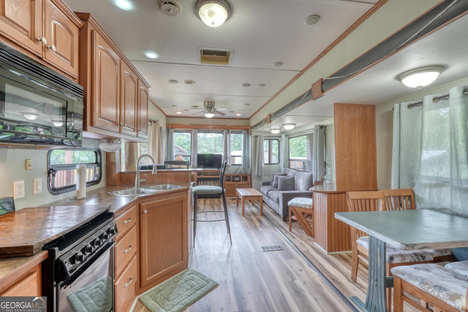 1 bedroom, 1 bathroom, 300 sq ft single family residence for sale at 568 Parks Road, Hiawassee, GA 30546 — photo 3