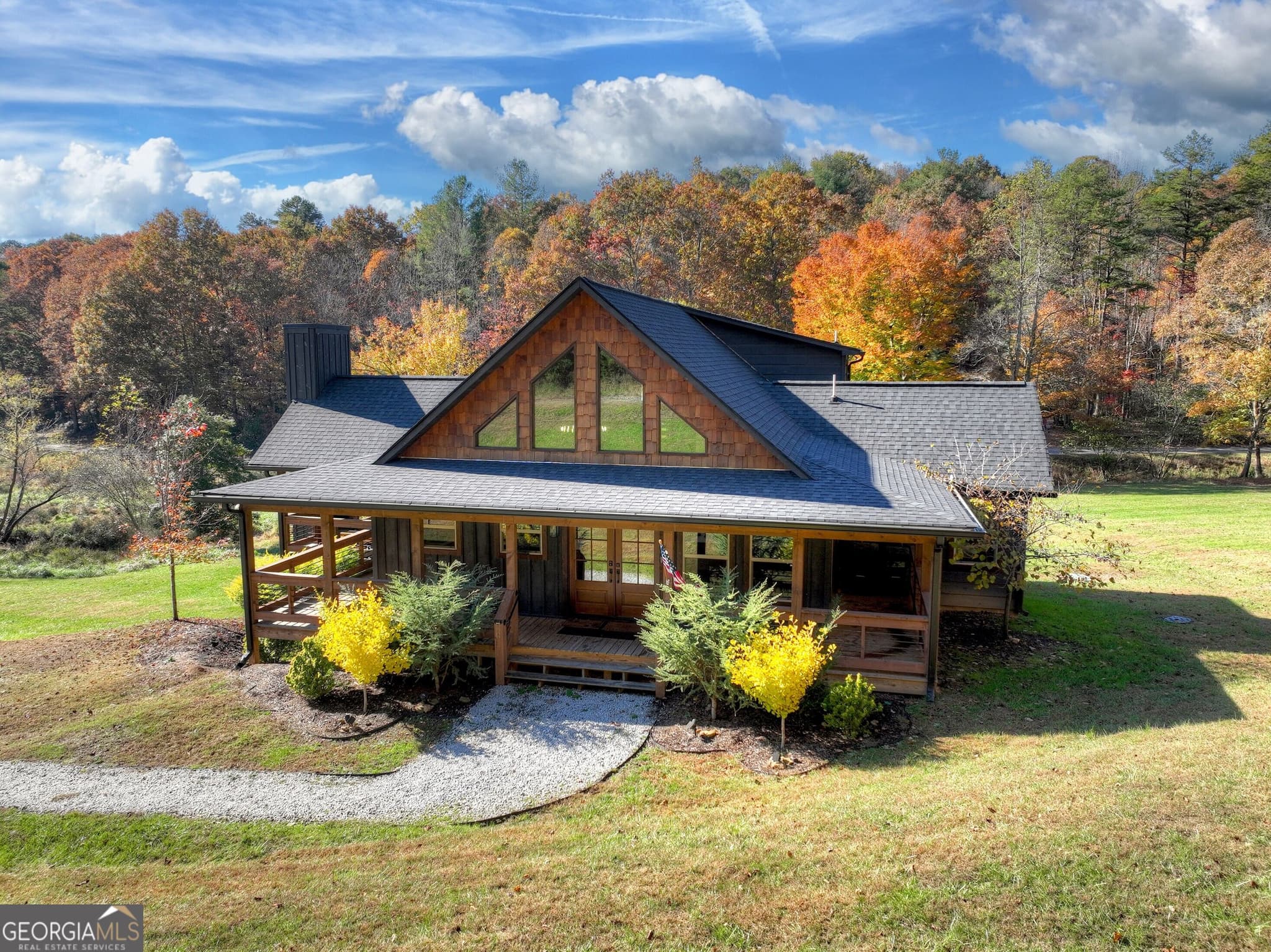 3 bedroom, 3 bathroom, 2,034 sq ft cabin,single family residence for sale at 89 High Meadows Court, Morganton, GA 30560 — photo 3