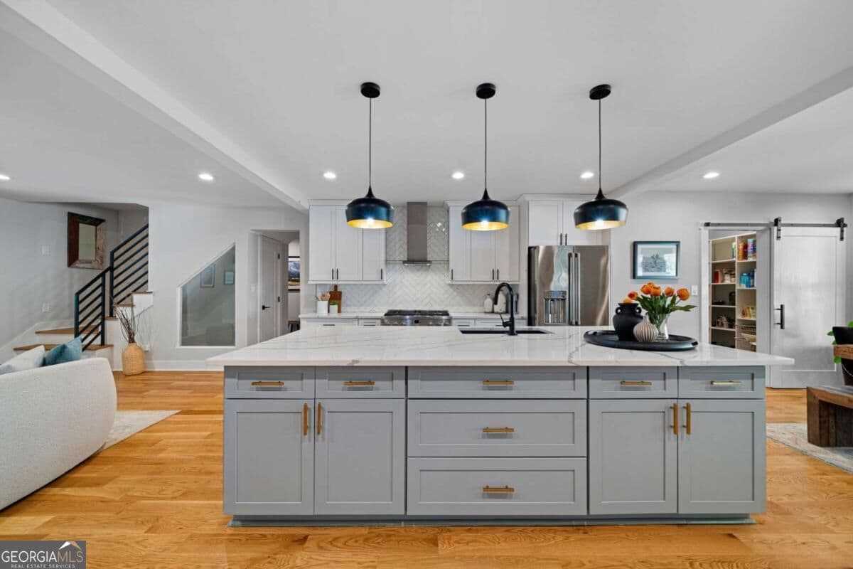 6 bedroom, 5 bathroom, 5,752 sq ft single family residence for sale at 1066 Mcconnell Drive, Decatur, GA 30033 — photo 2