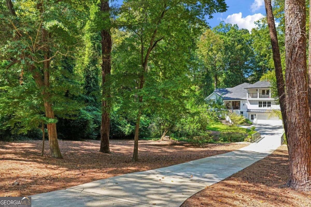 6 bedroom, 5 bathroom, 5,752 sq ft single family residence for sale at 1066 Mcconnell Drive, Decatur, GA 30033 — photo 8