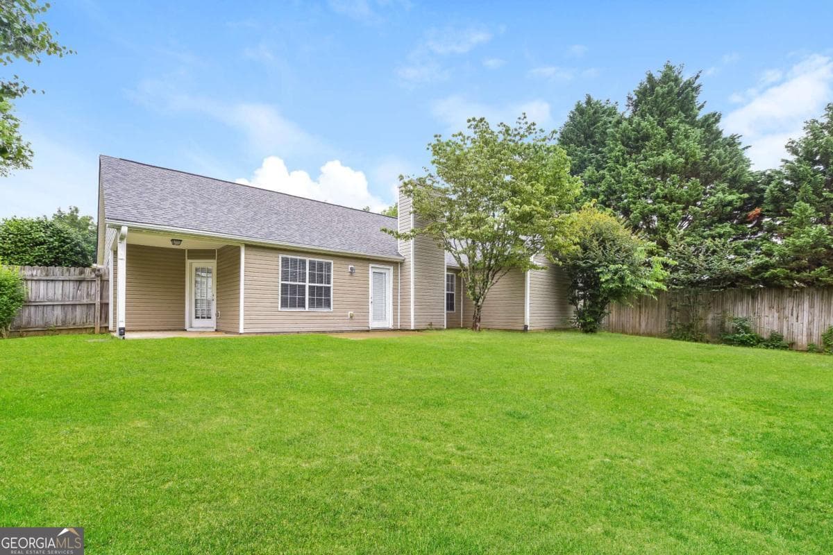 3 bedroom, 2 bathroom single family residence for rent at 1525 Julianna Drive, Loganville, GA 30052 for $2,065 a month — photo 5