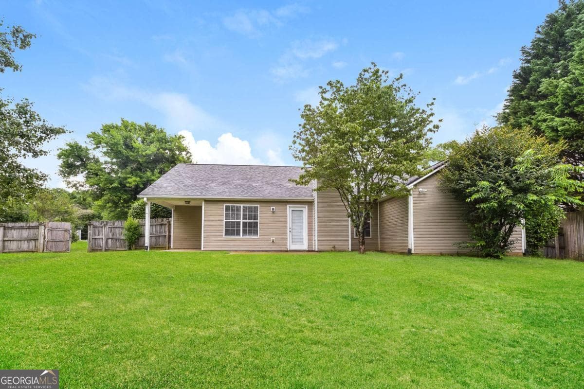 3 bedroom, 2 bathroom single family residence for rent at 1525 Julianna Drive, Loganville, GA 30052 for $2,065 a month — photo 4