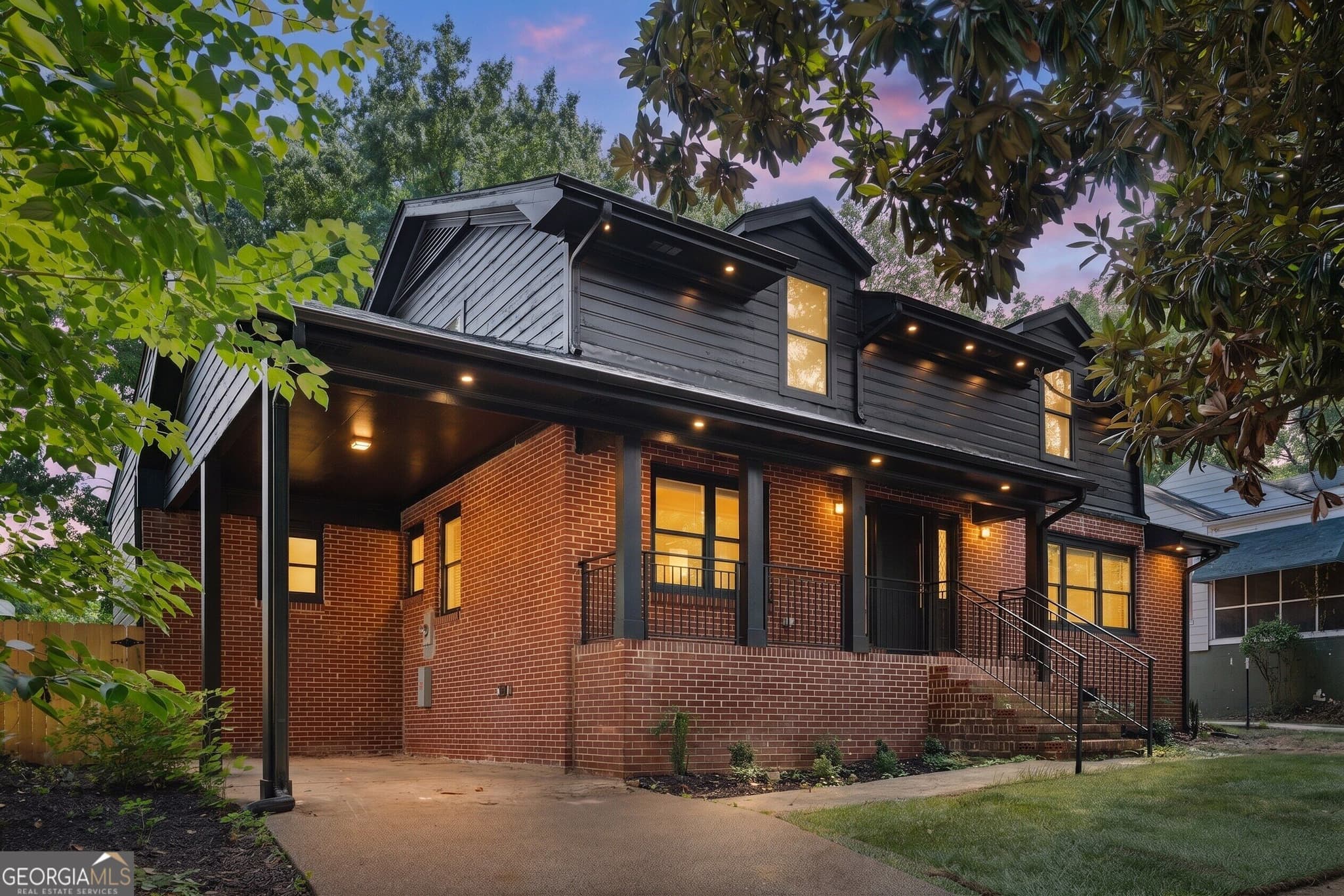 5 bedroom, 4 bathroom, 2,240 sq ft single family residence for sale at 1130 M L King Jr Drive, Atlanta, GA 30314 — photo 1 of 44