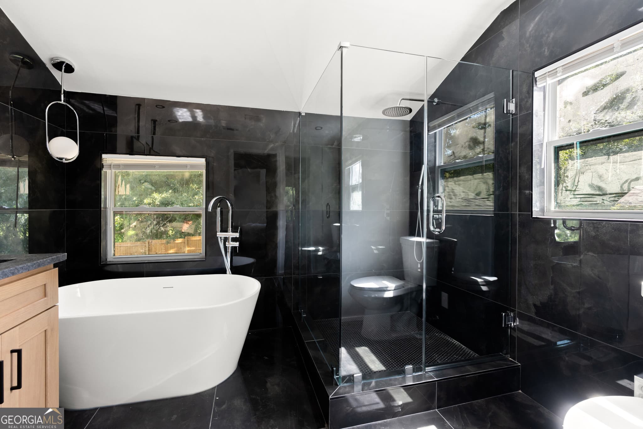 5 bedroom, 4 bathroom, 2,240 sq ft single family residence for sale at 1130 M L King Jr Drive, Atlanta, GA 30314 — photo 4