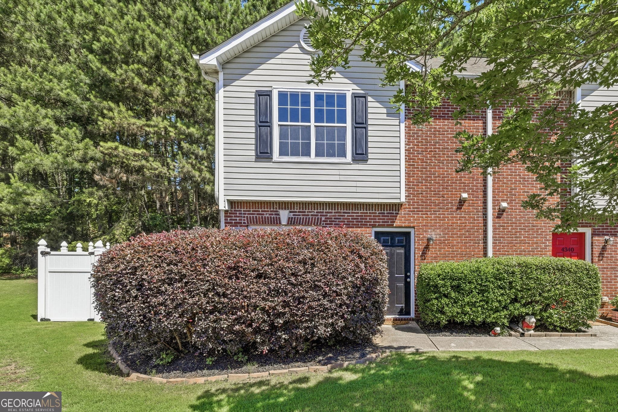 2 bedroom, 2.5 bathroom, 1,253 sq ft townhouse for sale at 4350 Cypress Court, Cumming, GA 30040 — photo 2