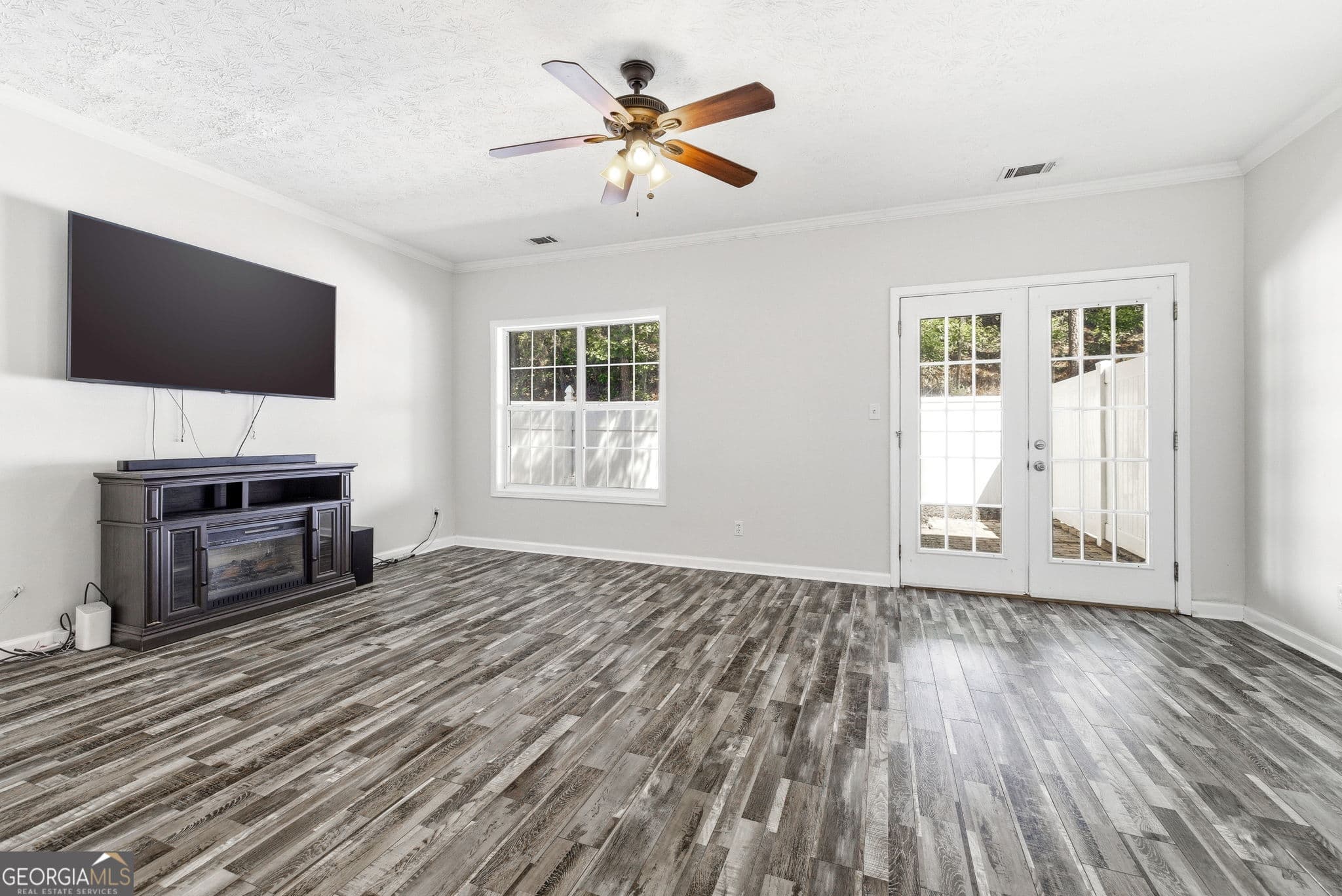2 bedroom, 2.5 bathroom, 1,253 sq ft townhouse for sale at 4350 Cypress Court, Cumming, GA 30040 — photo 4