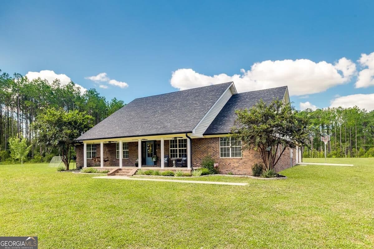 4 bedroom, 2.5 bathroom, 2,688 sq ft single family residence under contract at 301 English Acres Drive, Brooklet, GA 30415 — photo 2