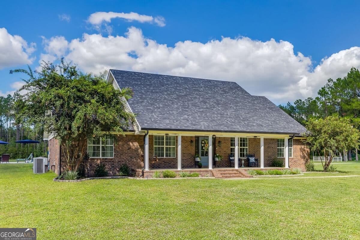 4 bedroom, 2.5 bathroom, 2,688 sq ft single family residence under contract at 301 English Acres Drive, Brooklet, GA 30415 — photo 3
