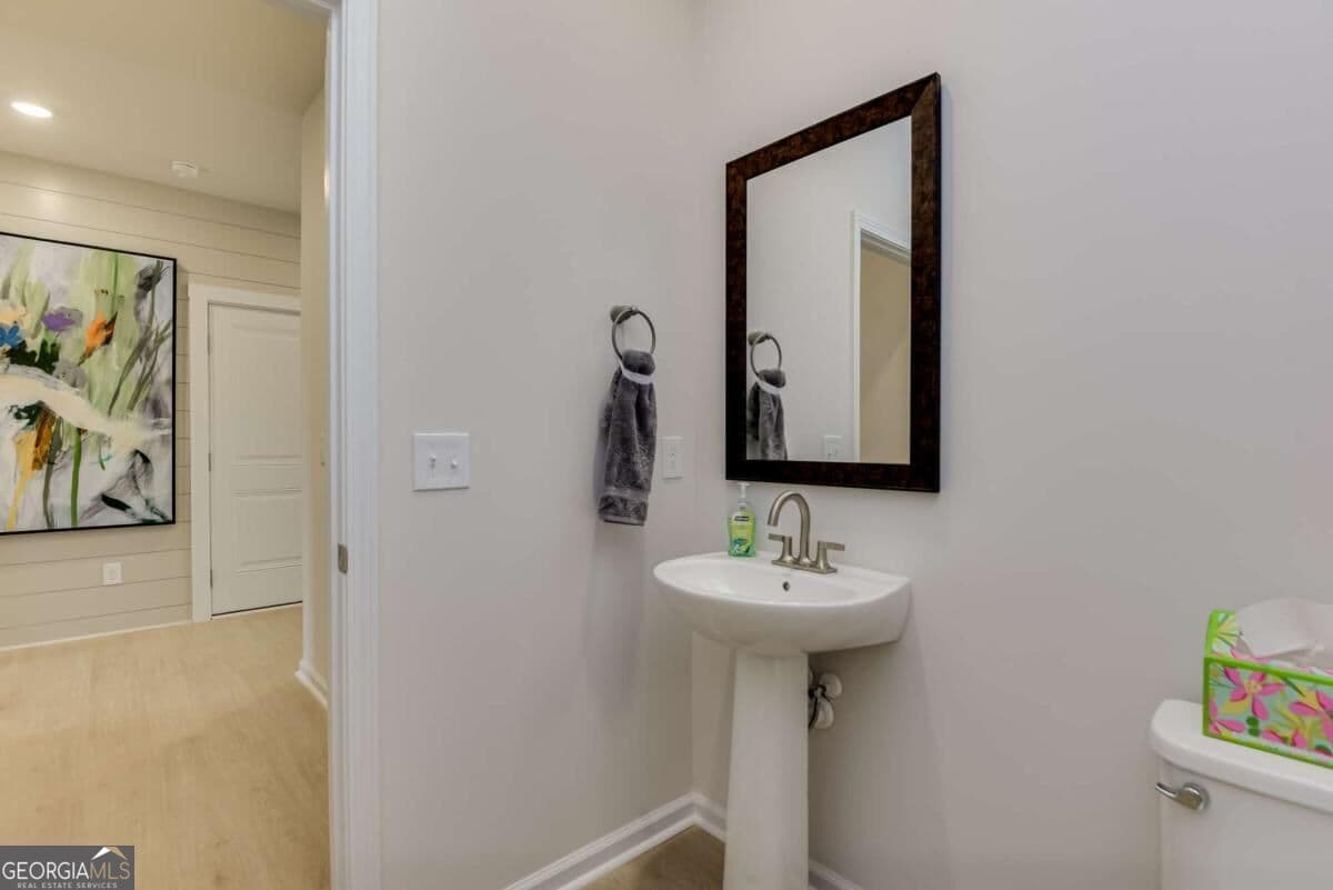 5 bedroom, 3 bathroom, 2,686 sq ft single family residence for sale at 400 Satilla Court, Locust Grove, GA 30248 — photo 6