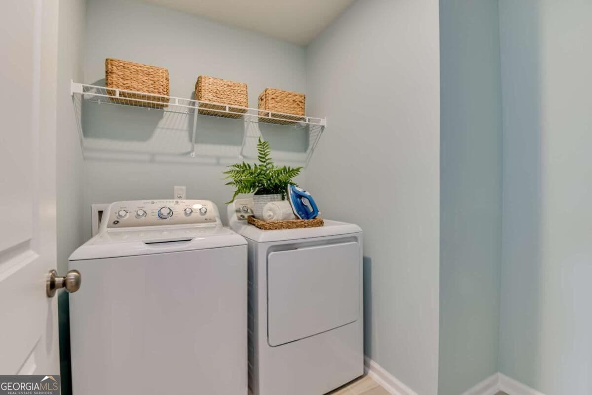 5 bedroom, 3 bathroom, 2,686 sq ft single family residence for sale at 400 Satilla Court, Locust Grove, GA 30248 — photo 7