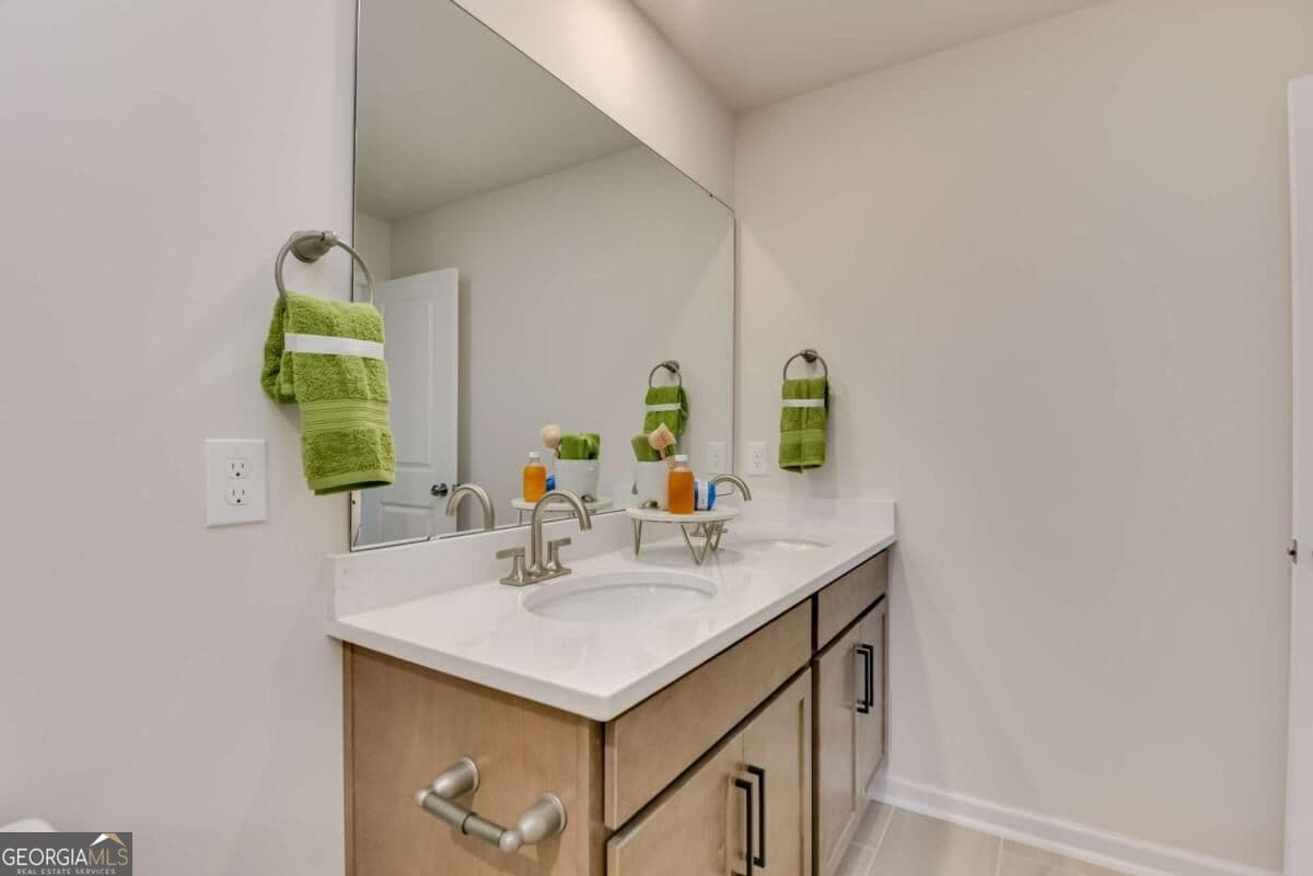 5 bedroom, 3 bathroom, 2,686 sq ft single family residence for sale at 400 Satilla Court, Locust Grove, GA 30248 — photo 5