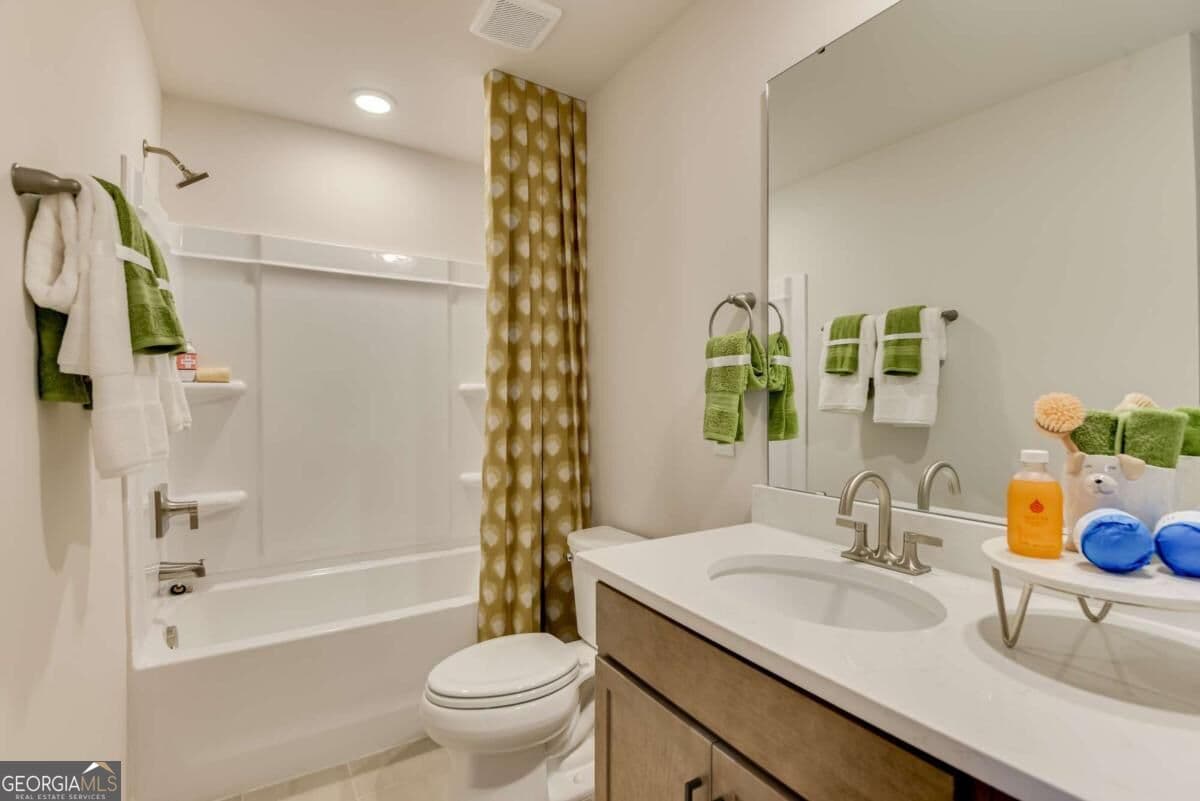 5 bedroom, 3 bathroom, 2,686 sq ft single family residence for sale at 400 Satilla Court, Locust Grove, GA 30248 — photo 9