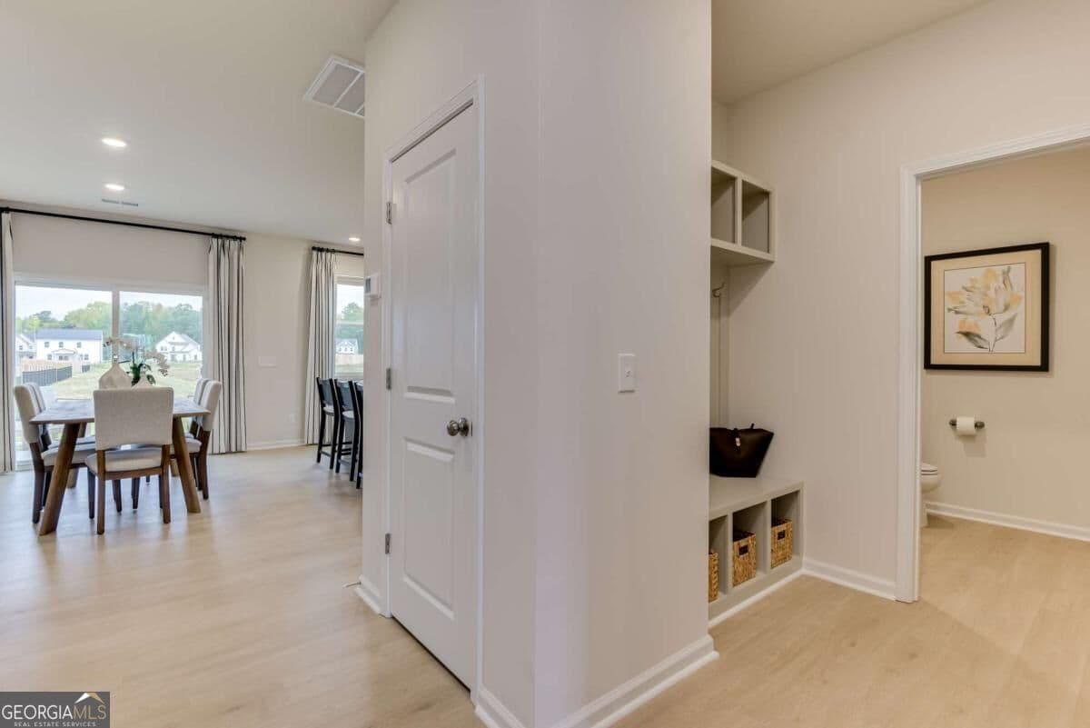 5 bedroom, 3 bathroom, 2,686 sq ft single family residence for sale at 400 Satilla Court, Locust Grove, GA 30248 — photo 4