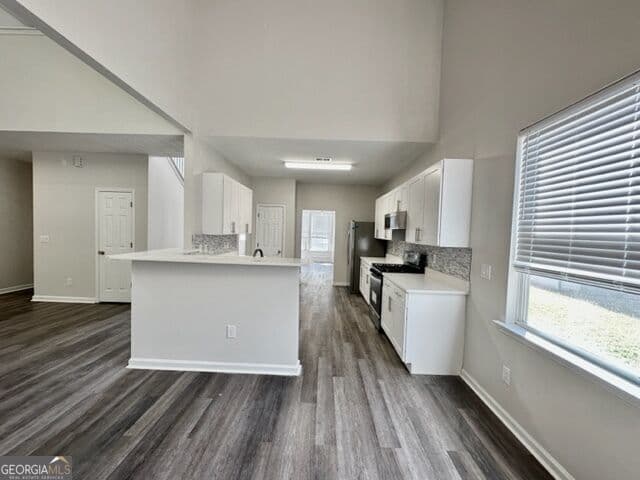 4 bedroom, 2.5 bathroom, 2,869 sq ft single family residence for rent at 8295 Eastshore Drive, Union City, GA 30291 for $2,295 a month — photo 2