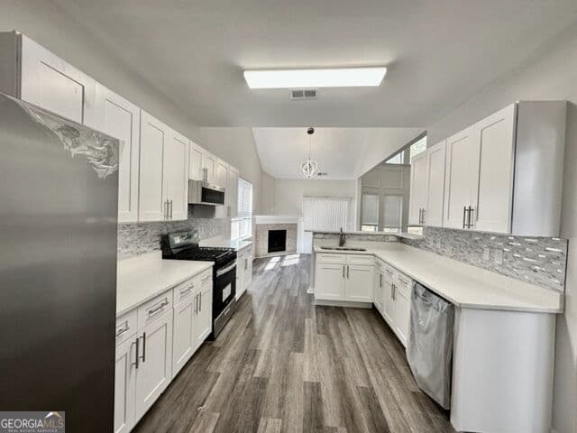 4 bedroom, 2.5 bathroom, 2,869 sq ft single family residence for rent at 8295 Eastshore Drive, Union City, GA 30291 for $2,295 a month — photo 3