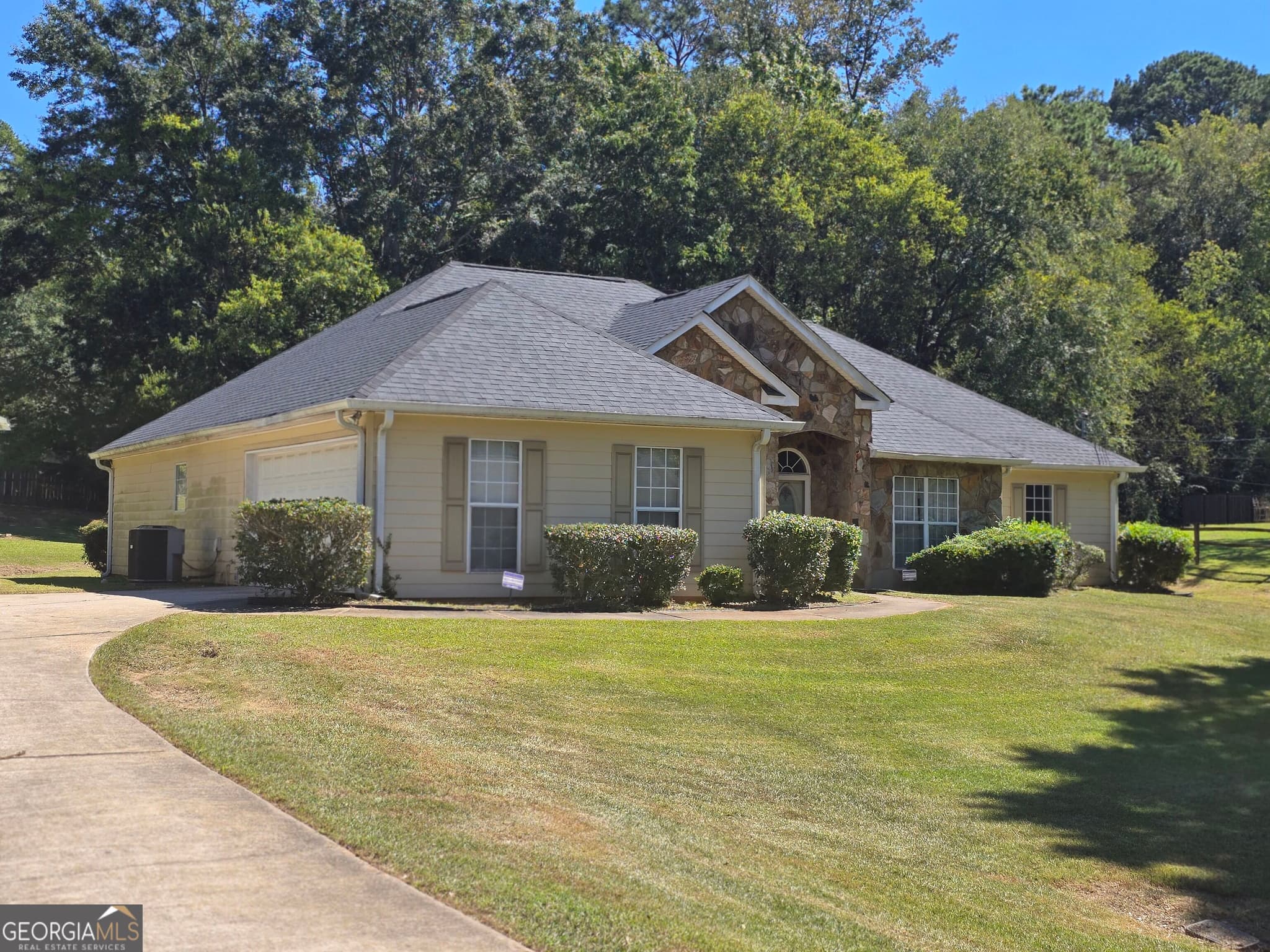 4 bedroom, 2 bathroom, 2,126 sq ft single family residence for sale at 2604 18th Place, Valley, AL 36854 — photo 3