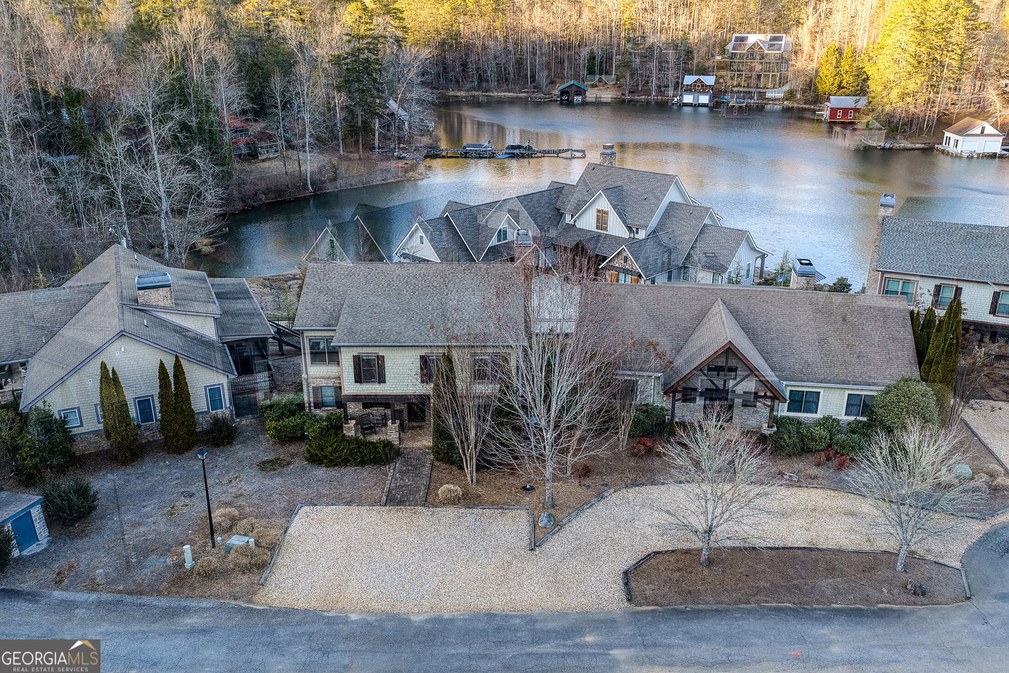 5 bedroom, 4.5 bathroom, 3,249 sq ft single family residence for sale at 43 Seasons View Court, Clarkesville, GA 30523 — photo 6