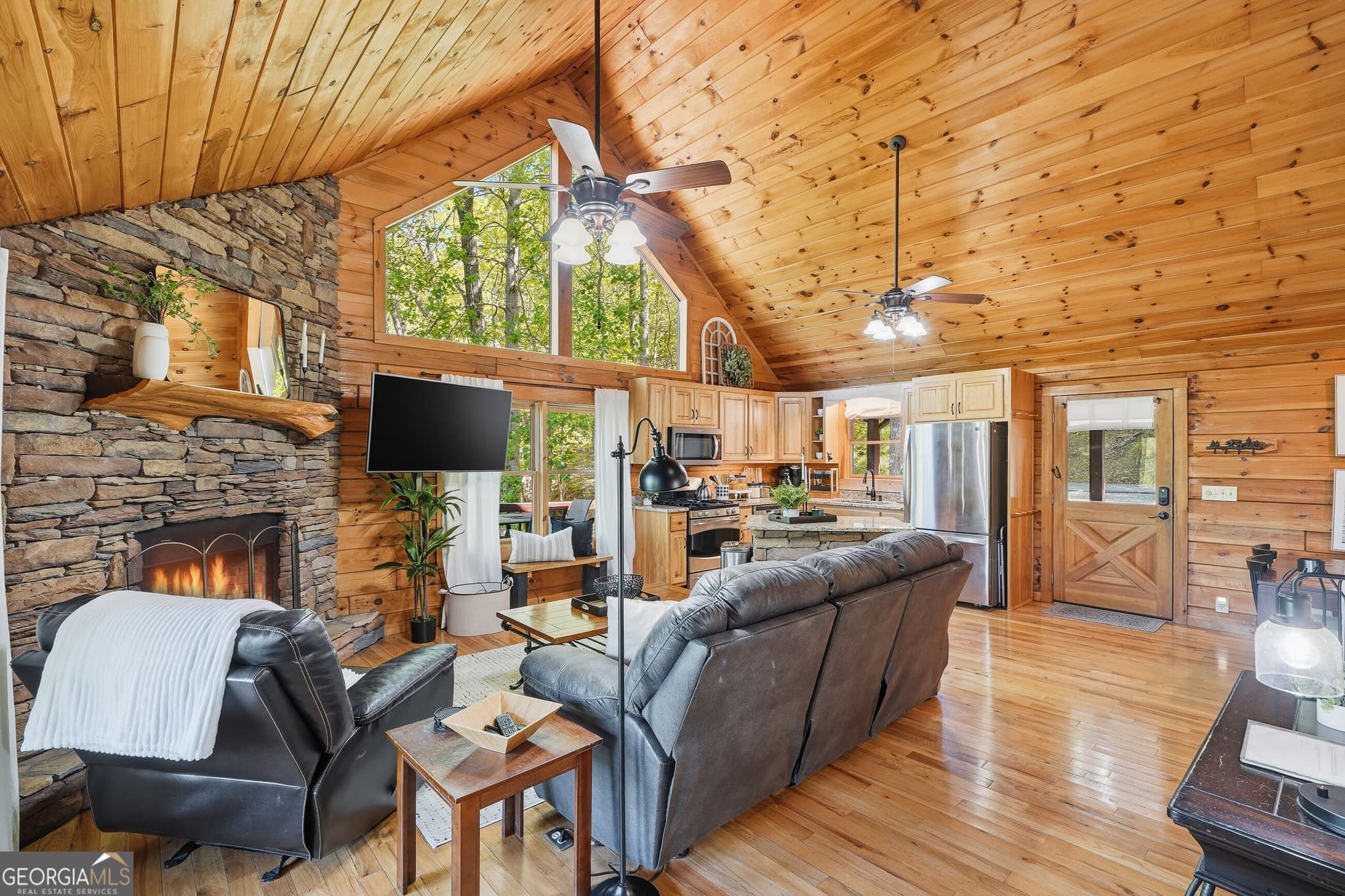 2 bedroom, 2 bathroom, 2,040 sq ft cabin,single family residence for sale at 288 Kim Bolton Drive, Morganton, GA 30560 — photo 7