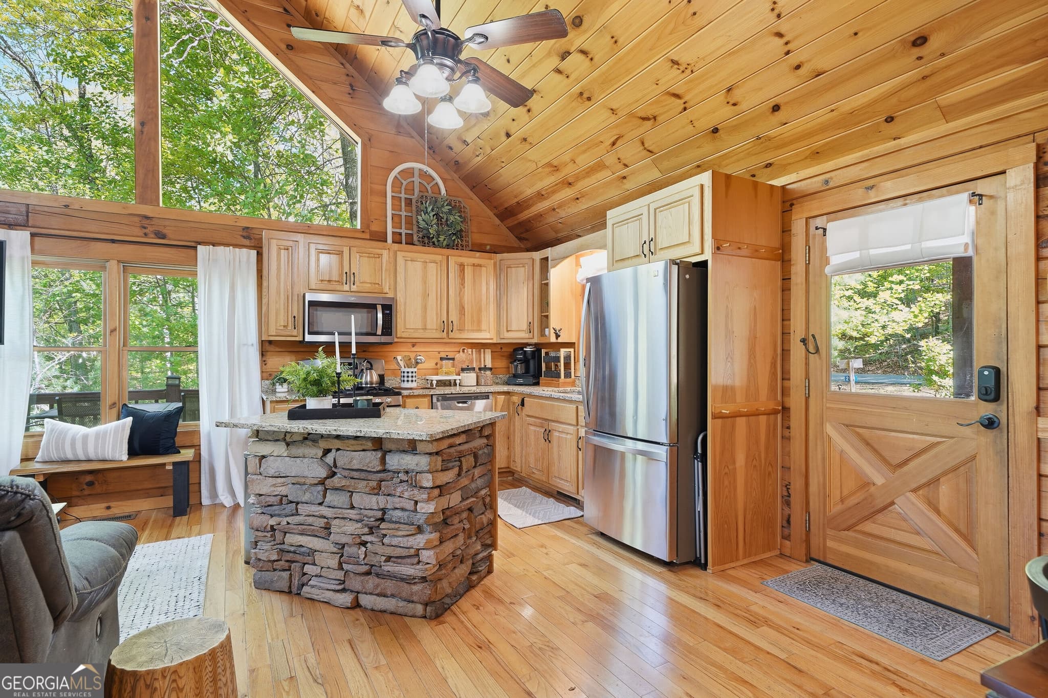2 bedroom, 2 bathroom, 2,040 sq ft cabin,single family residence for sale at 288 Kim Bolton Drive, Morganton, GA 30560 — photo 10