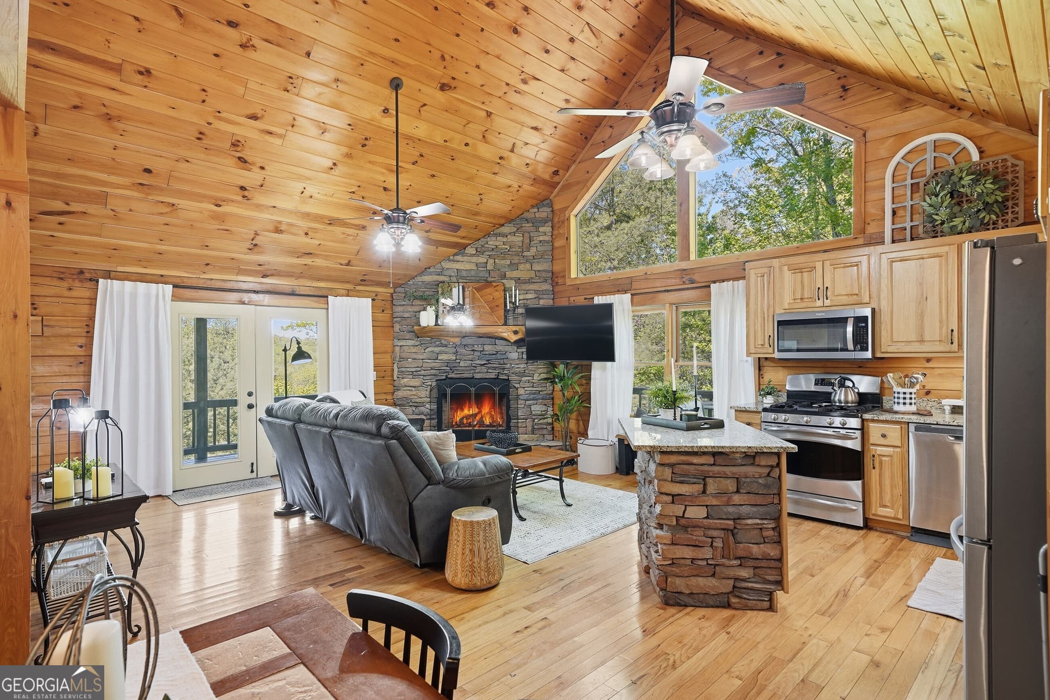 2 bedroom, 2 bathroom, 2,040 sq ft cabin,single family residence for sale at 288 Kim Bolton Drive, Morganton, GA 30560 — photo 4