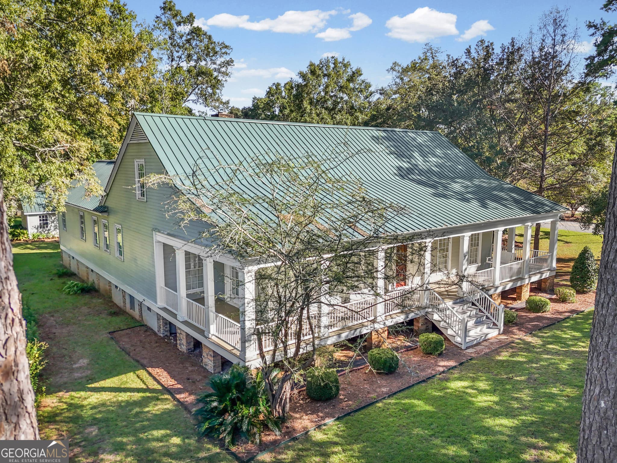 3 bedroom, 2.5 bathroom, 3,270 sq ft single family residence for sale at 2300 Golf Course Drive, Albany, GA 31721 — photo 2