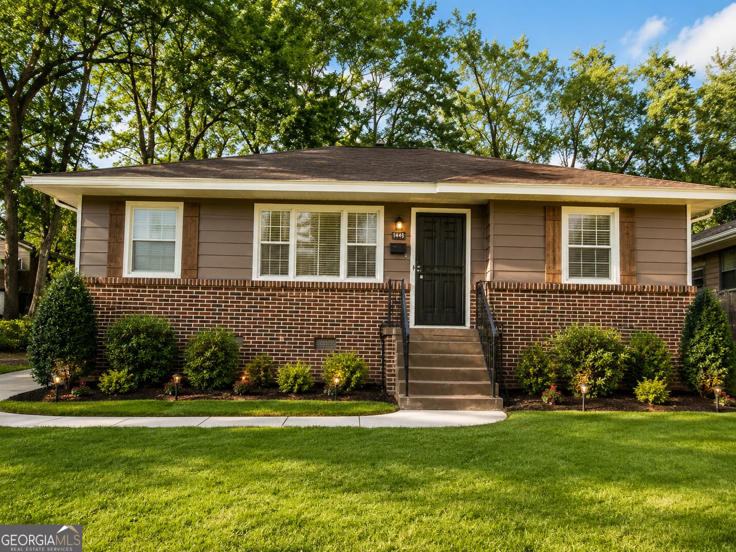 3 bedroom, 2 bathroom, 1,060 sq ft single family residence for sale at 1165 Mobile Street, Atlanta, GA 30314 — photo 2