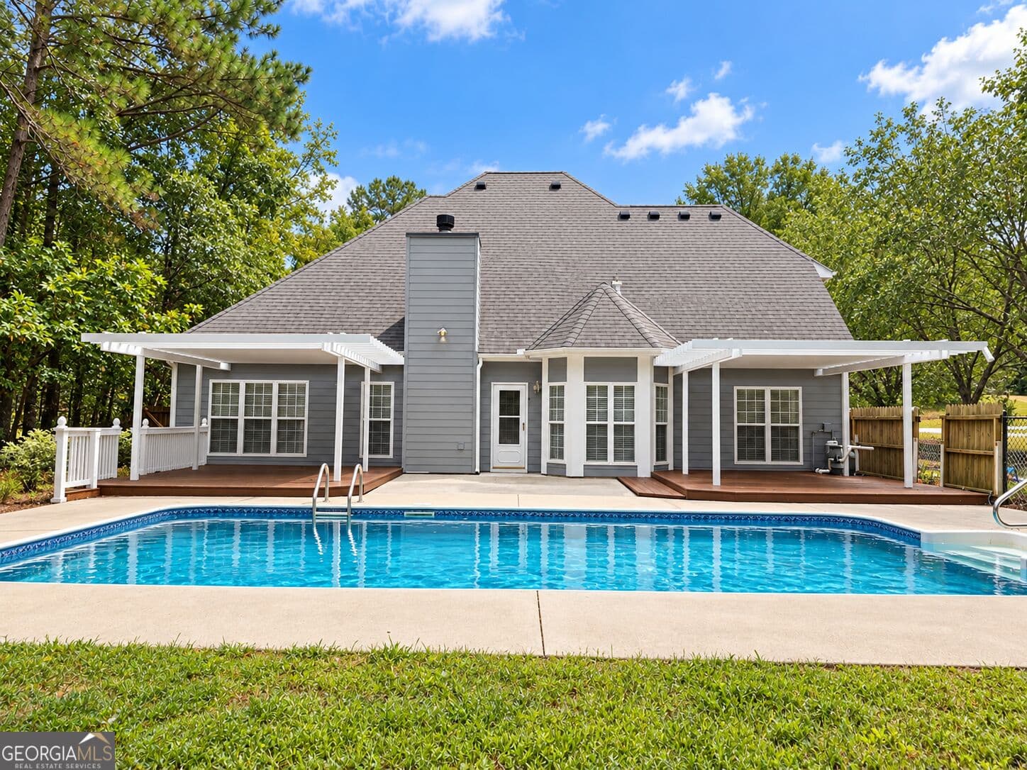 5 bedroom, 3 bathroom, 2,482 sq ft single family residence for sale at 55 Carriage Park Court, Oxford, GA 30054 — photo 2