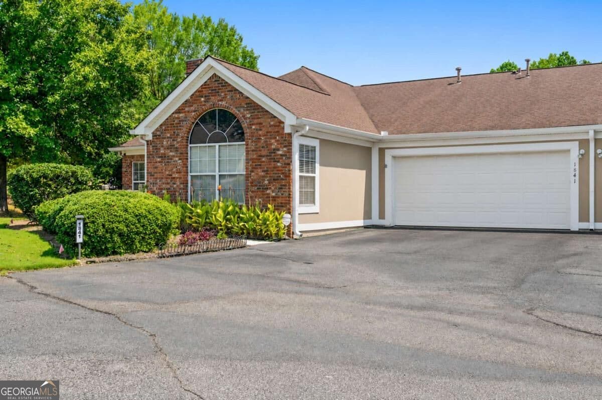 2 bedroom, 2 bathroom, 1,211 sq ft condominium for sale at 1841 Kolb Farm Circle, Marietta, GA 30008 — photo 3