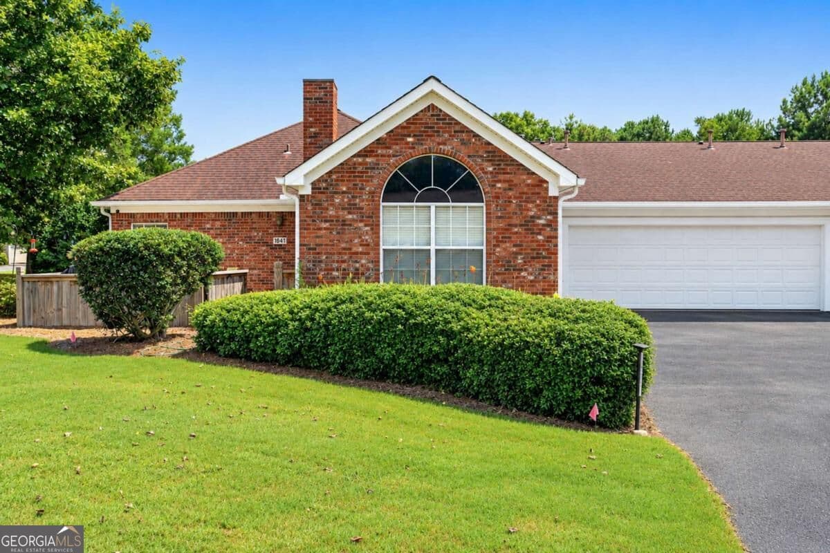 2 bedroom, 2 bathroom, 1,211 sq ft condominium for sale at 1841 Kolb Farm Circle, Marietta, GA 30008 — photo 1 of 33