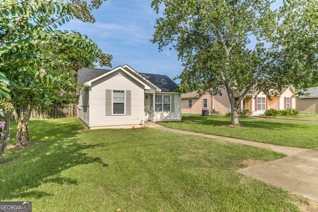 3 bedroom, 2 bathroom, 1,150 sq ft single family residence for sale at 305 Johnson Road, Warner Robins, GA 31093 — photo 2