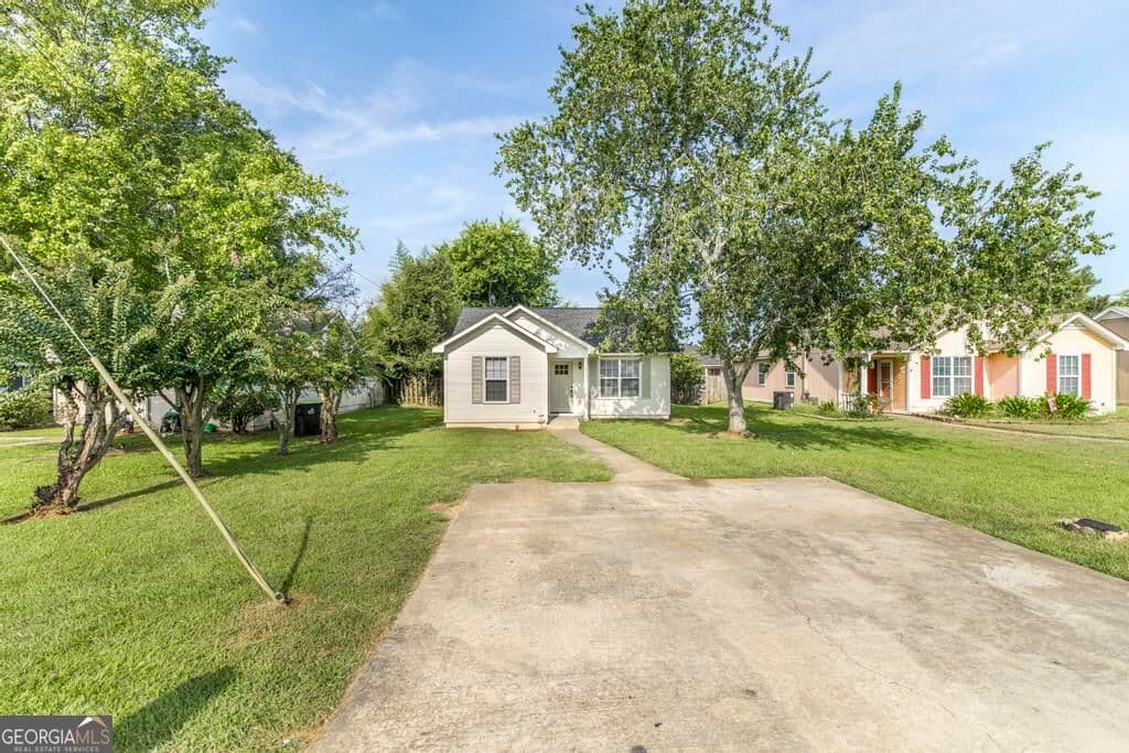 3 bedroom, 2 bathroom, 1,150 sq ft single family residence for sale at 305 Johnson Road, Warner Robins, GA 31093 — photo 3