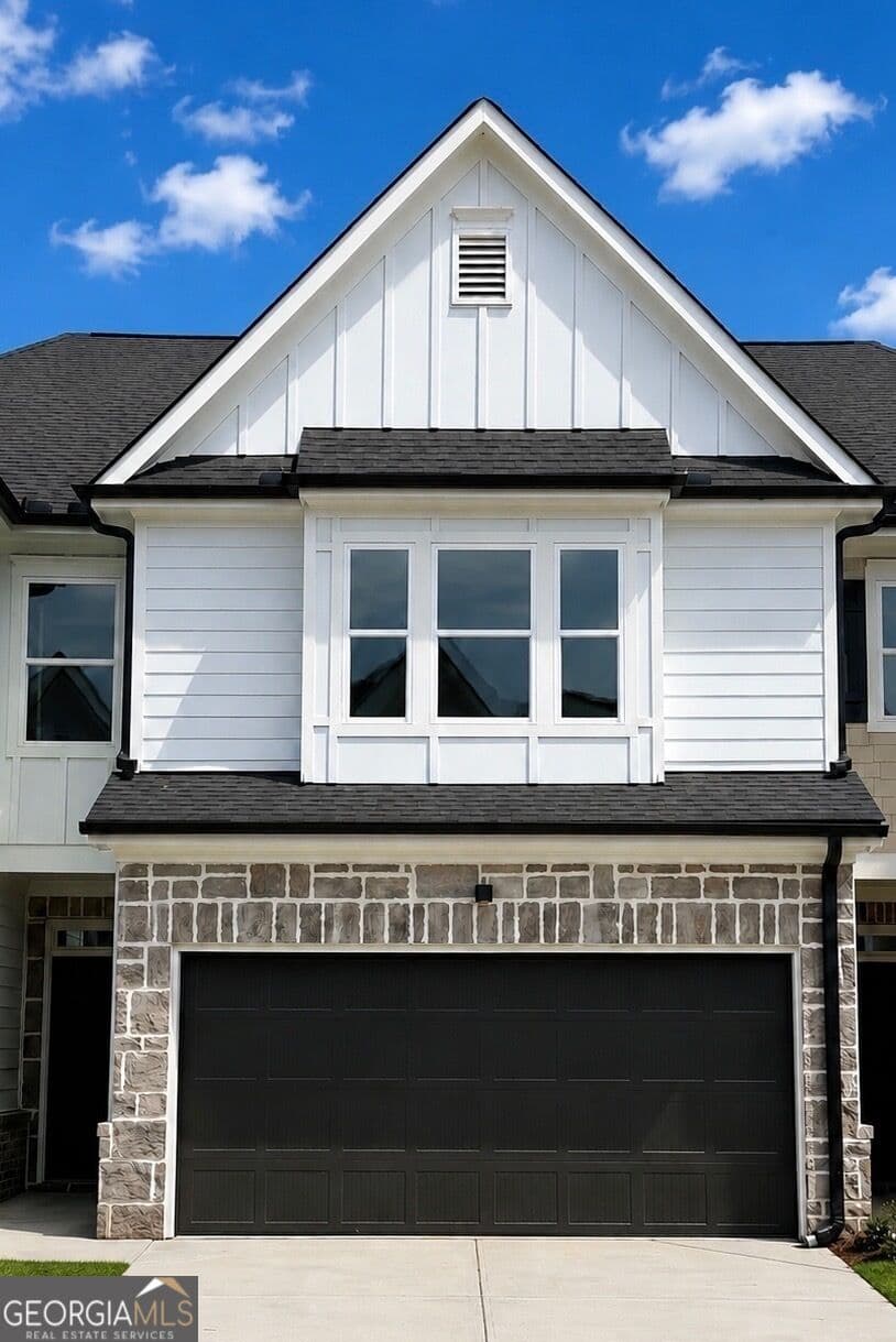 3 bedroom, 2.5 bathroom, 1,660 sq ft townhouse for rent at 19 Crest Drive 2, Hartwell, GA 30643 for $2,200 a month — photo 1 of 27