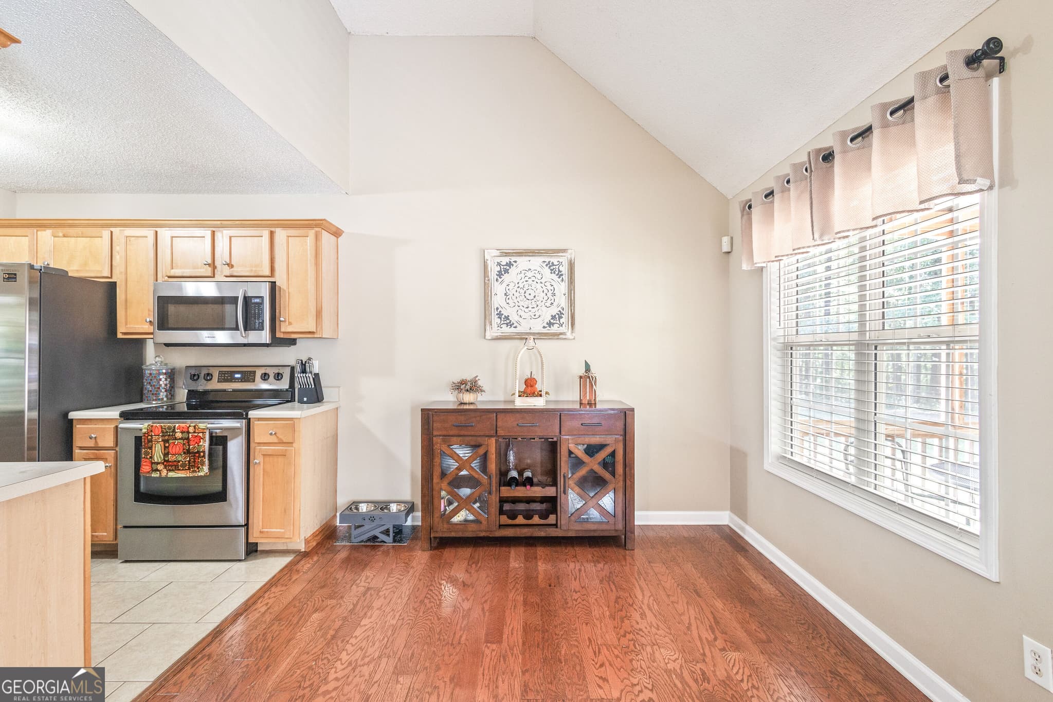 3 bedroom, 2 bathroom, 1,300 sq ft single family residence for sale at 571 Earl North Road, Newnan, GA 30263 — photo 7