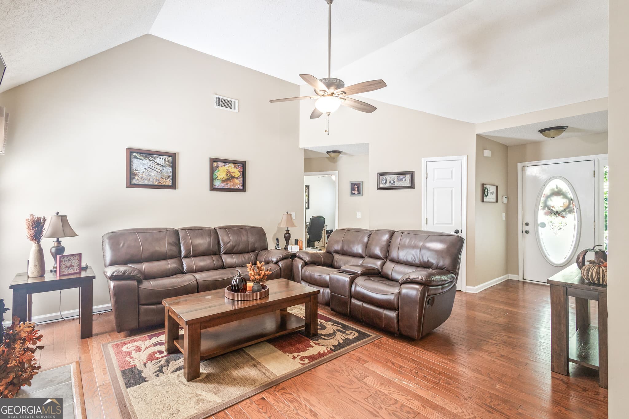 3 bedroom, 2 bathroom, 1,300 sq ft single family residence for sale at 571 Earl North Road, Newnan, GA 30263 — photo 3