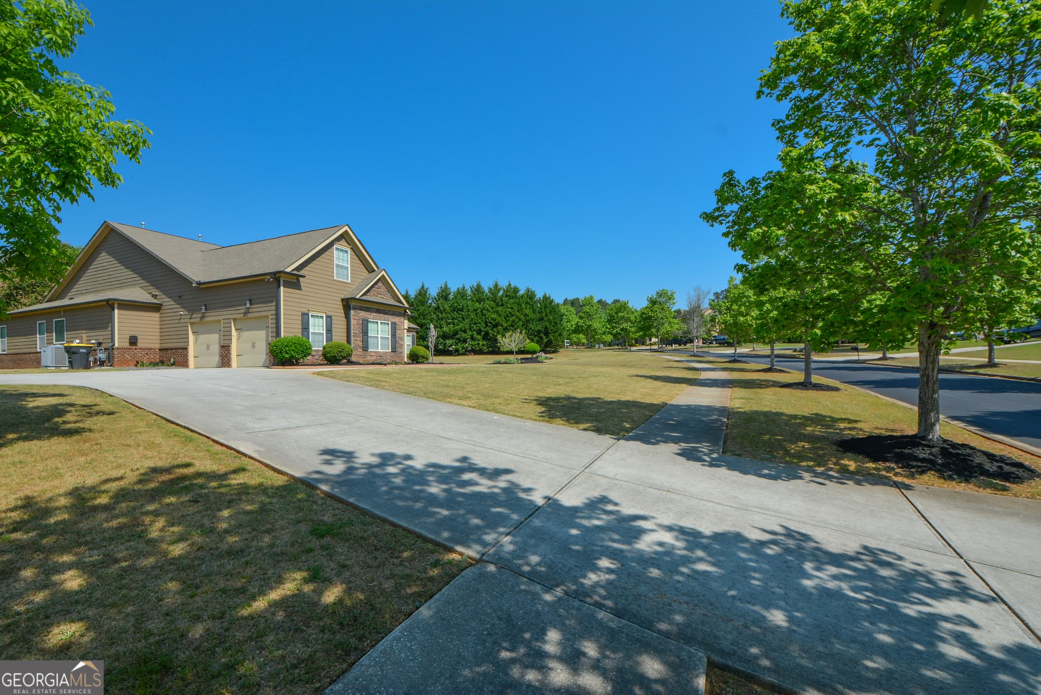 4 bedroom, 4 bathroom, 3,073 sq ft single family residence for sale at 125 Haddonstone Drive, Fayetteville, GA 30215 — photo 6