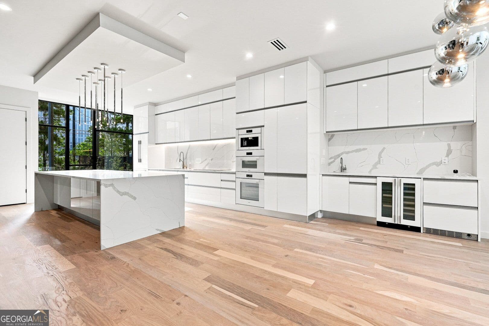 6 bedroom, 4.5 bathroom, 3,811 sq ft single family residence for sale at 1230 Fowler Street, Atlanta, GA 30318 — photo 10