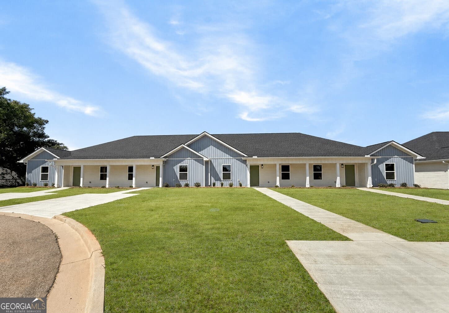 3 bedroom, 2 bathroom, 1,402 sq ft townhouse for sale at 315 Airman Boulevard, Warner Robins, GA 31088 — photo 2